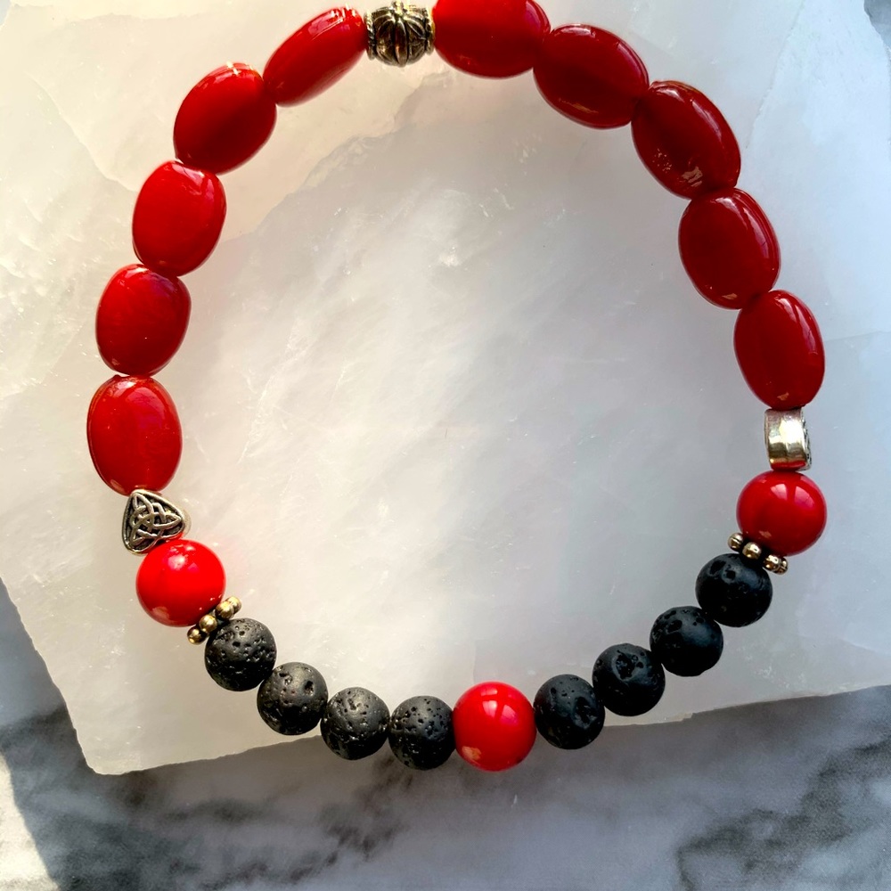 🌹 Red Gemstone and Glass bead bracelet